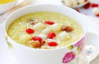 黑眼圈吃什么食物好